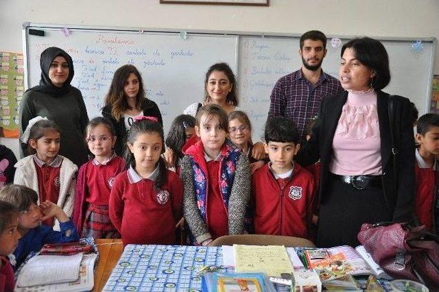 Muş’taki Köy Okulu Öğrencilerine Oyuncak Dağıtımı