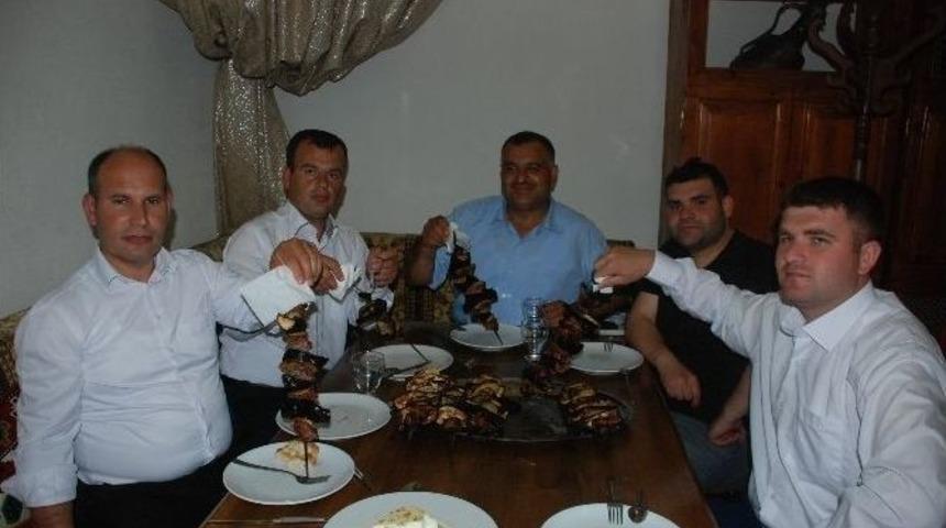 Balkanlardan Gelen Tokatlılara Kebap İkramı