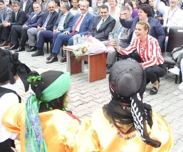 Eşine Doğum Günü Hediyesi Olarak Anaokulu Yaptırdı