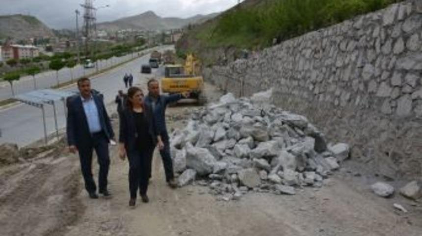 Hakkari Belediyesi&rsquo;nden İstinat Duvarı &Ccedil;alışması