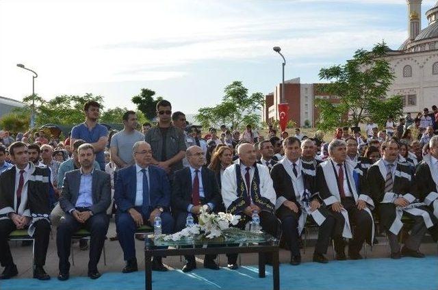 Adıyaman &Uuml;niversitesinde Mezuniyet Coşkusu 1