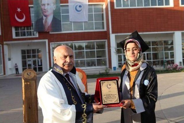 Adıyaman &Uuml;niversitesinde Mezuniyet Coşkusu 2