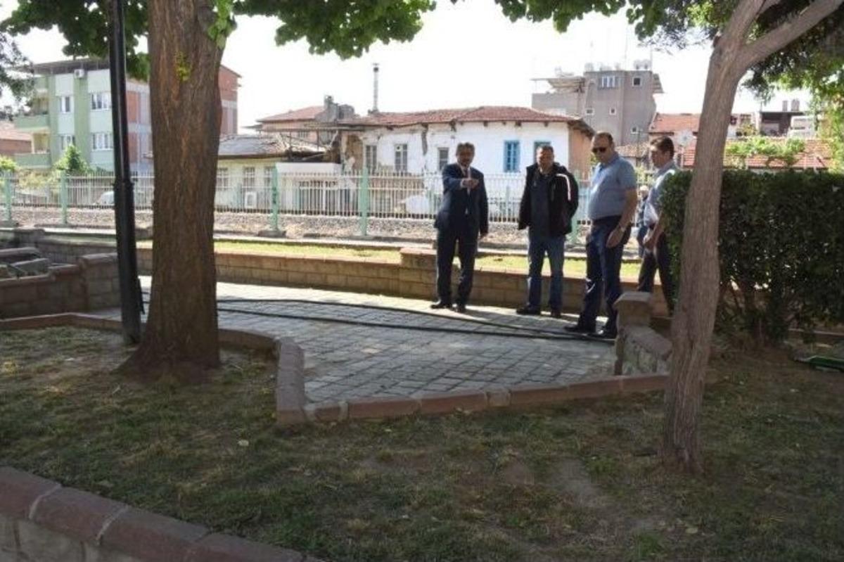 Parklarda G&ouml;rd&uuml;ğ&uuml; Manzara Başkan Alıcık&rsquo;ı &Uuml;zd&uuml;