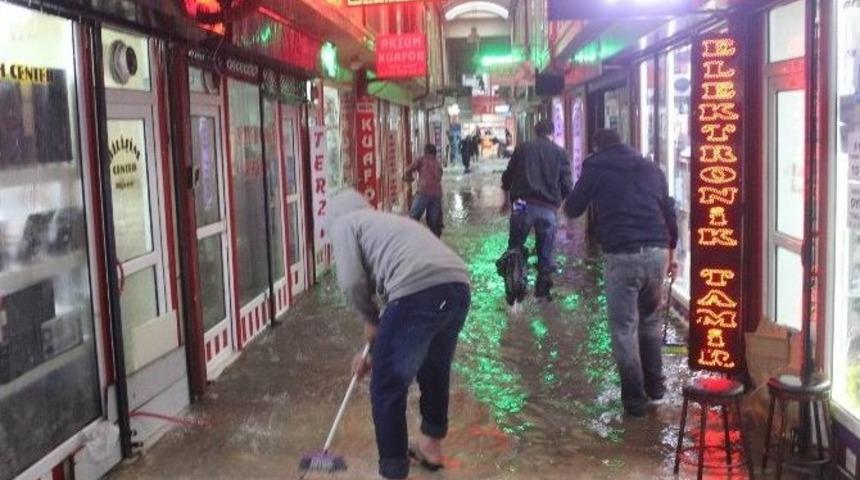 Tavşanlı&rsquo;da Dolu Ve Yağmur Hayatı Olumsuz Etkiledi
