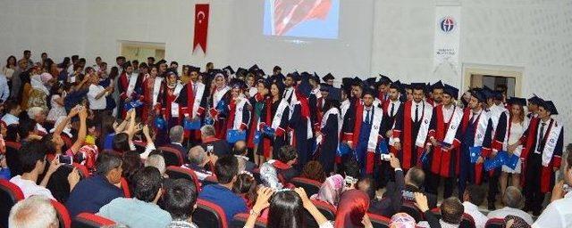 Gaün Nizip Eğitim Fakültesinde Mezuniyet Coşkusu