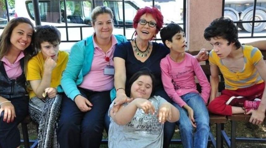 &Ccedil;okg&uuml;rses: "pespembe Doğdular, Onları Biz Kirlettik"