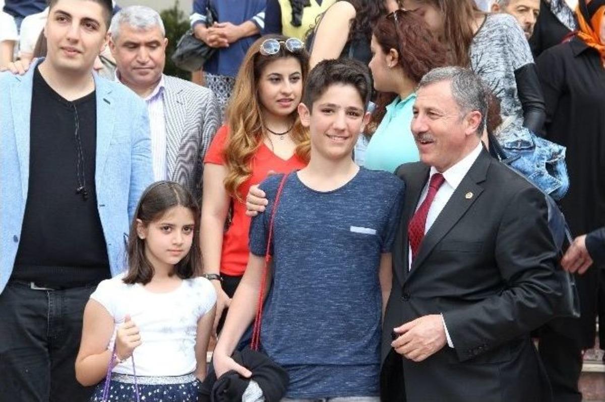 Ak Partili &Ouml;zdağ&rsquo;dan Şehit Ve Gazi &Ccedil;ocuklarına Bayram Hediyesi