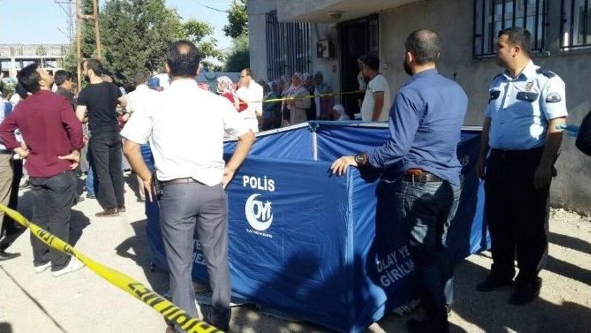 Halıları Toplarken Damdan D&uuml;şerek Can Verdi