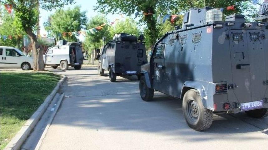 Diyarbakır&rsquo;da Kitap Fuarına Baskın: 1 G&ouml;zaltı