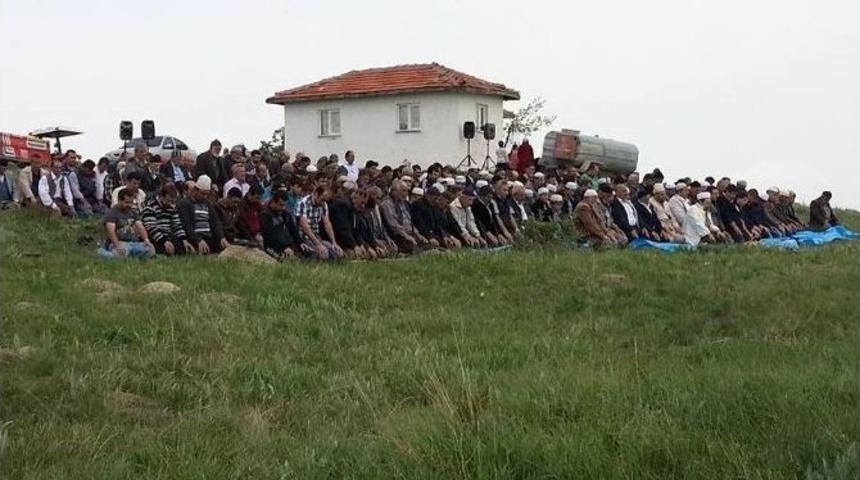 Bayat&rsquo;ta Yağmur Ve Ş&uuml;k&uuml;r Duası Yapıldı