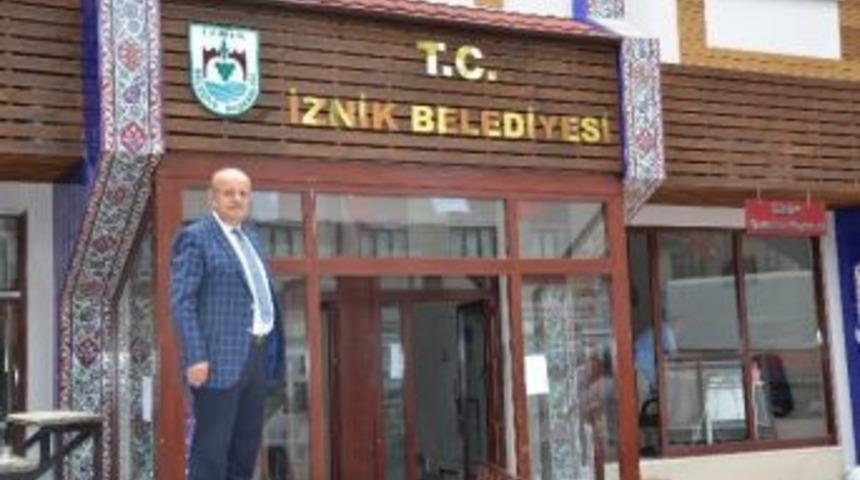 İznik Belediyesi&rsquo;nin Hizmet Binası &Ccedil;inilerle Bezendi