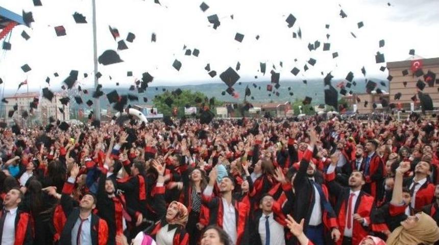 Tokat&rsquo;ta 6 Bin &Uuml;niversite &Ouml;ğrencisinin Mezuniyet Sevinci