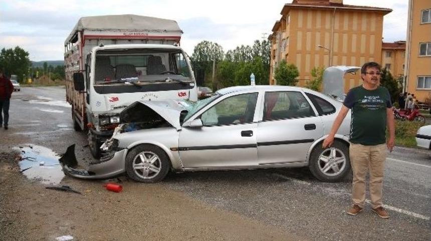 Eski Hisarcık Bağımsız T&uuml;rkiye Partisi İl&ccedil;e Başkanı Trafik Kazasında Yaralandı