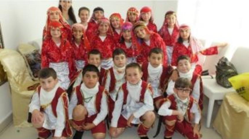 K&ouml;yl&uuml; Folklorculara B&uuml;y&uuml;k Alkış