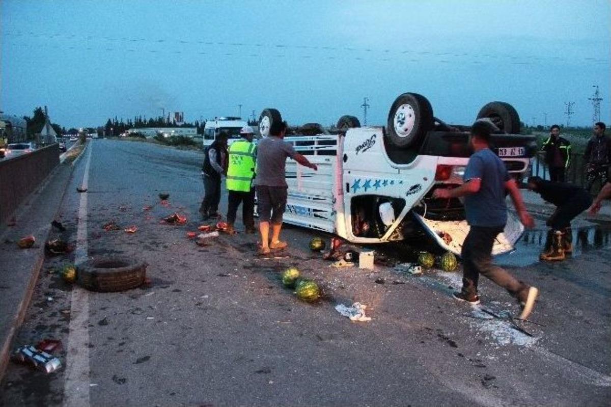 Tarım İş&ccedil;ilerini Taşıyan Kamyonet Devrildi: 7 Yaralı