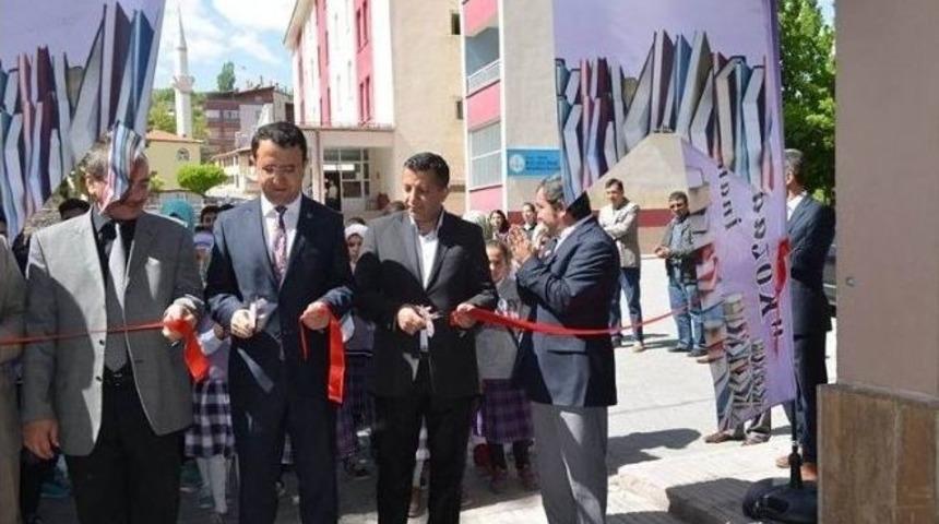 G&uuml;r&uuml;n İmam Hatip Ortaokulu&rsquo;nda Bilim Fuarı A&ccedil;ıldı