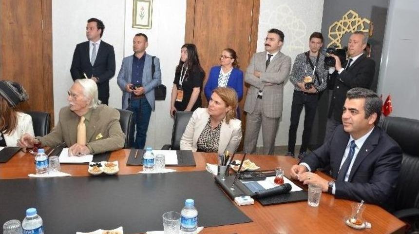 Vali Düzgün Altın Çınar Film Festivali Kapsamında Kente Gelen Sinemacılarla Bir Araya Geldi