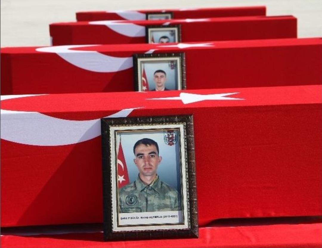 Akt&uuml;t&uuml;n Şehitlerine Uğurlama