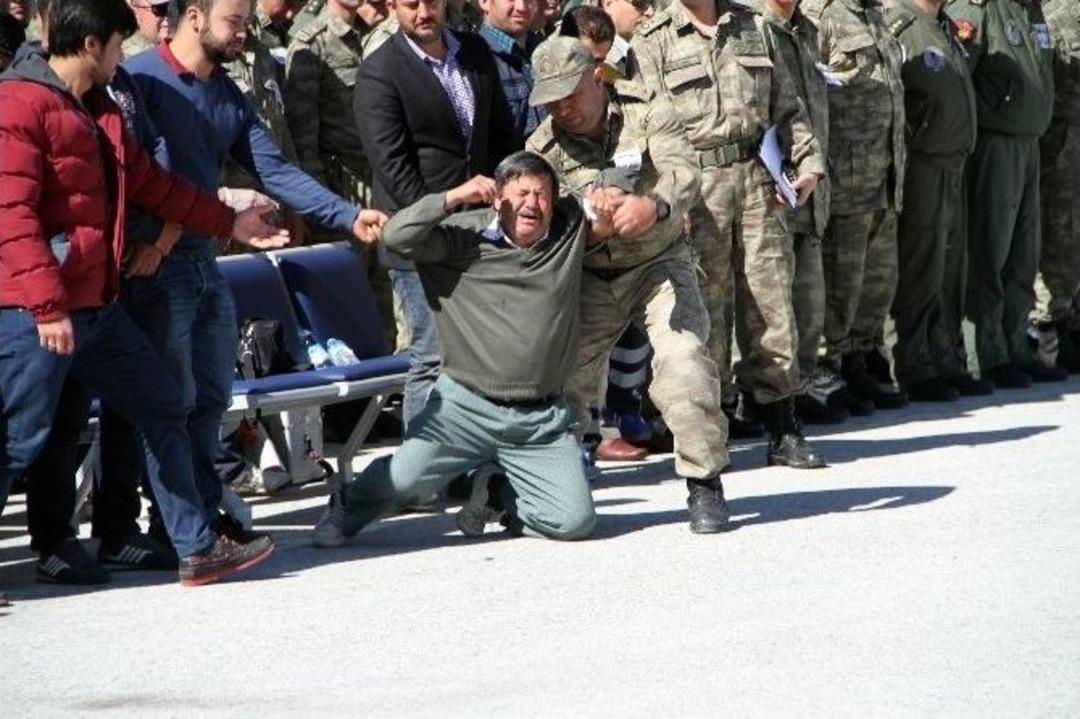 Akt&uuml;t&uuml;n Şehitlerine Uğurlama