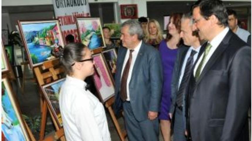 Geleceğin Ressamlarının Sergisini Başkan Ak A&ccedil;tı