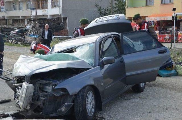 Otomobil Tır&rsquo;a &Ccedil;arptı: 2 &Ouml;l&uuml;, 2 Ağır Yaralı 1