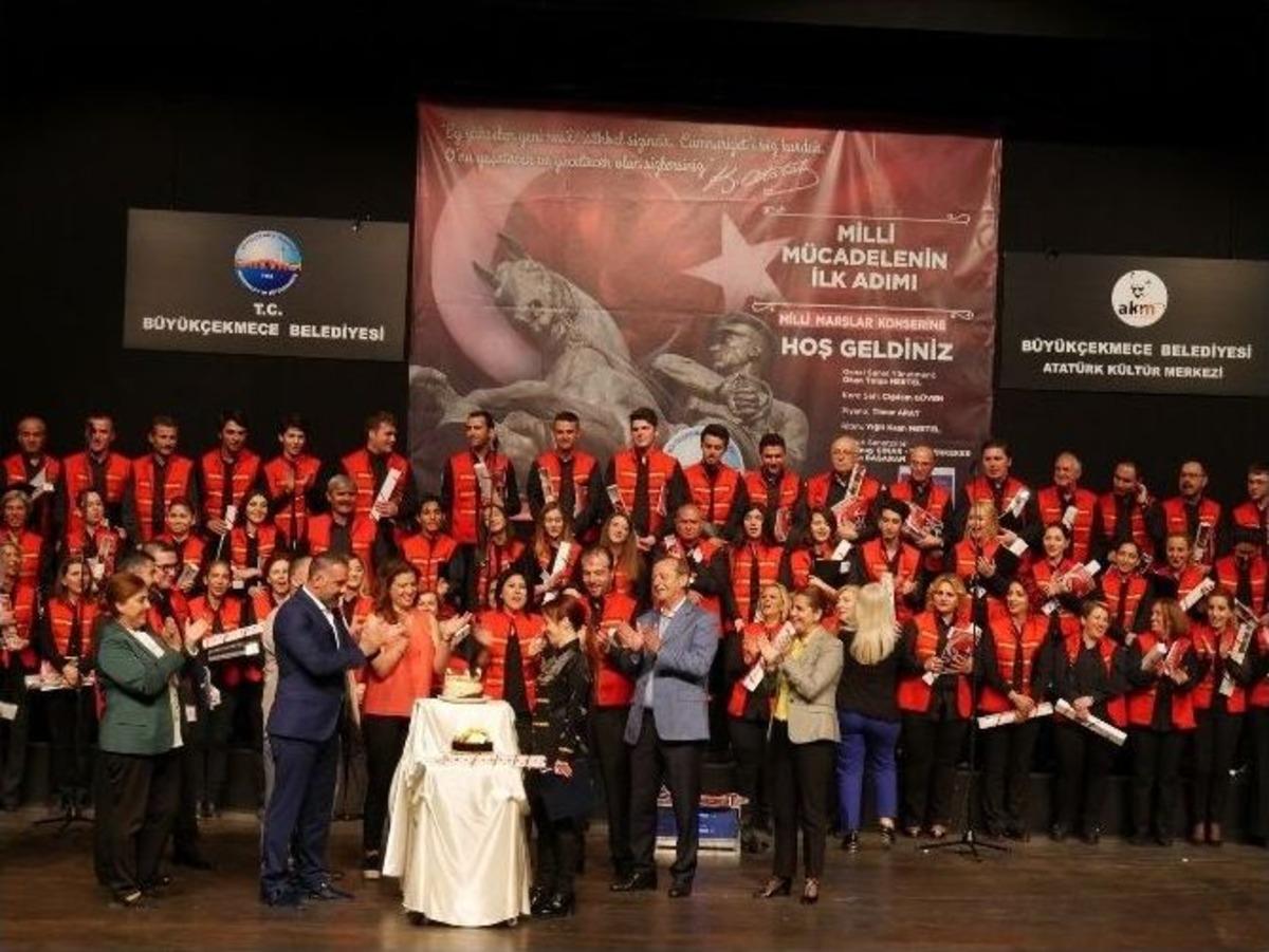 B&uuml;y&uuml;k&ccedil;ekmece Halk Korosu Milli Marşları Seslendirdi