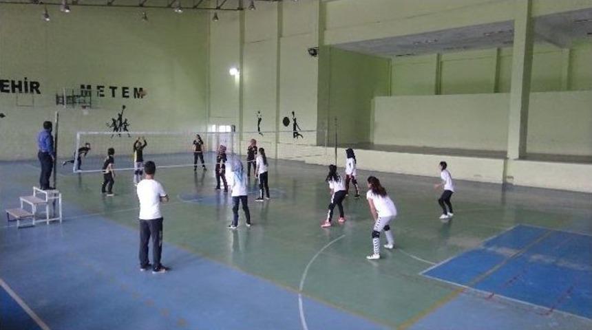 Kaymakamlık Kupası Voleybol Ma&ccedil;ı Yapıldı