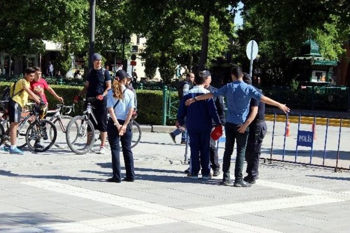 Eskişehir&rsquo;de 19 Mayıs Yoğun G&uuml;venlik &Ouml;nlemleri Altında Kutlandı
