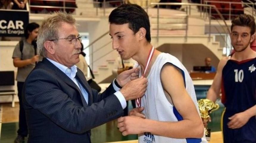 Aliağalı Sporcular &Ouml;d&uuml;llerine Kavuştu