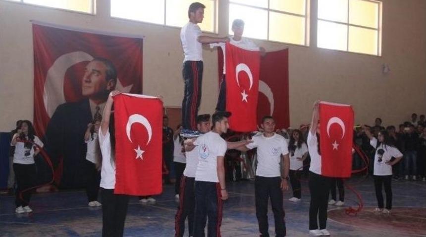 19 Mayıs &Ccedil;ıldır&rsquo;da Coşkuyla Kutlandı