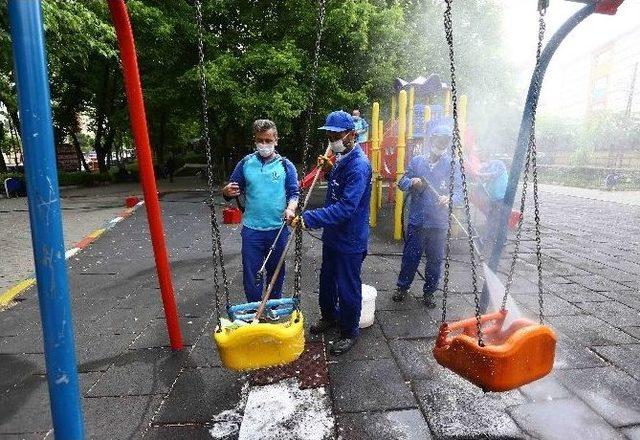 Bağcılar&rsquo;da &Ccedil;ocuk Oyun Grupları Dezenfekte Ediliyor 1