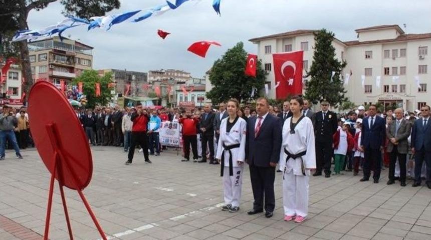 19 Mayıs &Uuml;nye&rsquo;de Coşkuyla Kutlandı