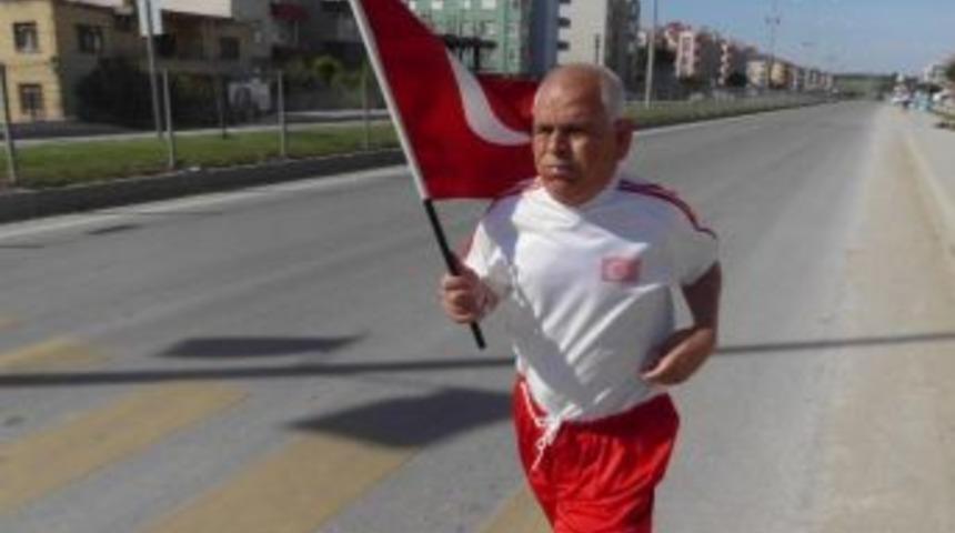 74&rsquo;l&uuml;k Dede Gen&ccedil;ler İ&ccedil;in Koştu