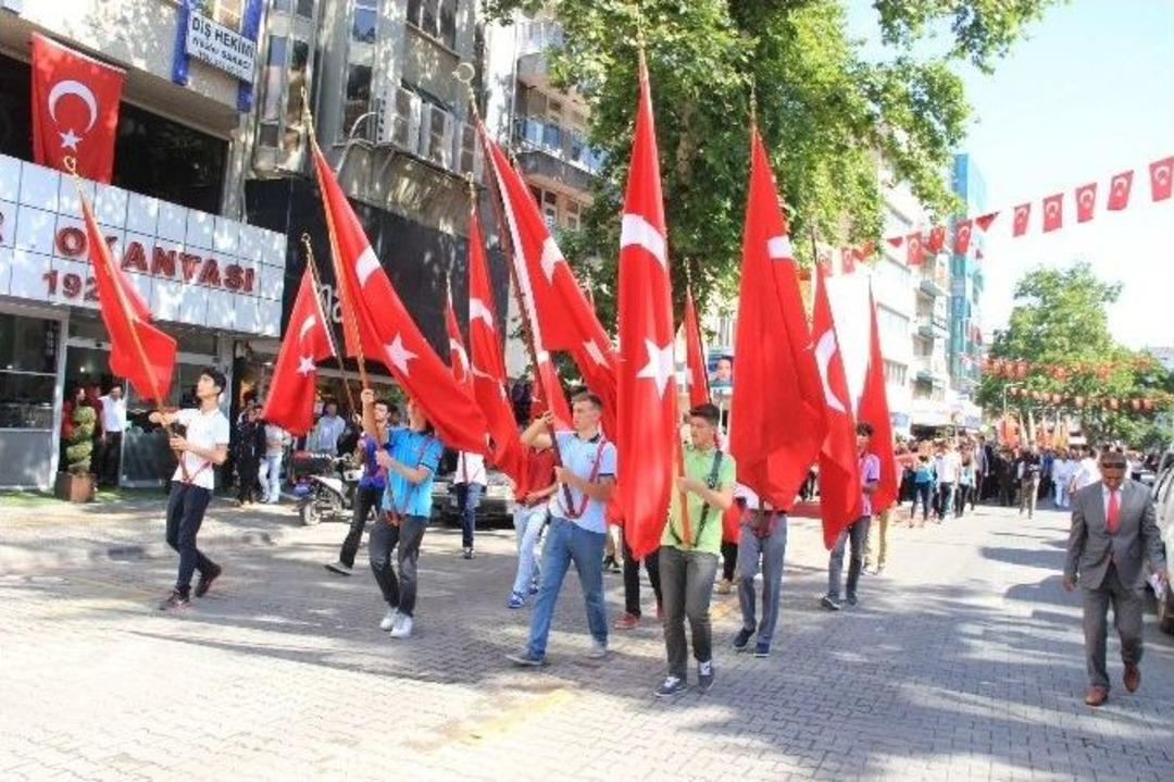 Edremit&rsquo;te 19 Mayıs Kutlandı