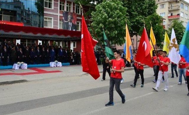 Gen&ccedil;lik Ve Spor Bayramı Kutlandı 1