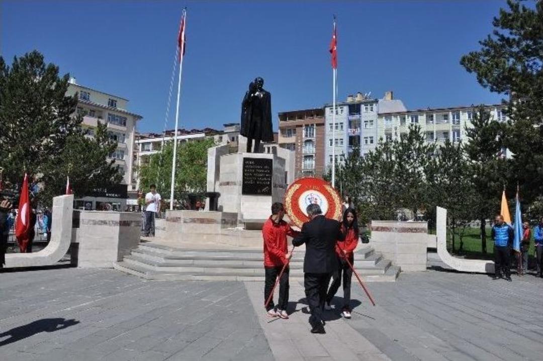 Kars&rsquo;ta Atat&uuml;rk&rsquo;&uuml; Anma, Gen&ccedil;lik Ve Spor Bayramı Coşkuyla Kutlandı