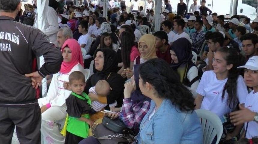 Gen&ccedil;lik Bayramına Yaşlılar Ve &Ccedil;ocuklar Da İlgi G&ouml;sterdi
