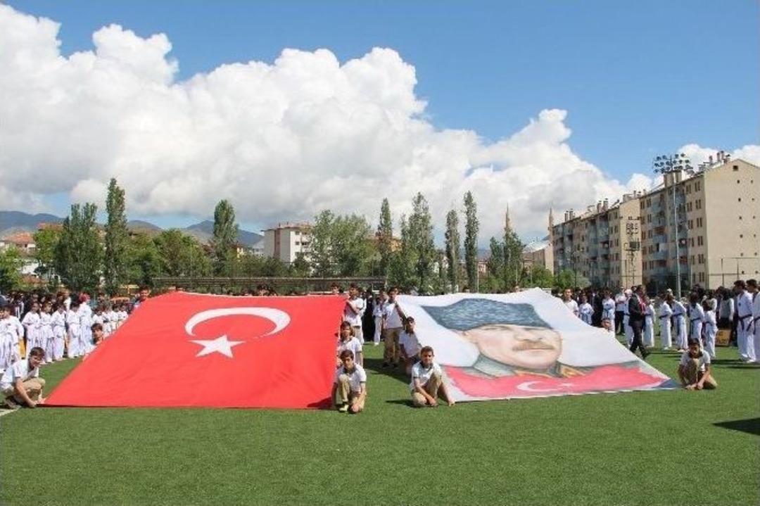 Oltu&rsquo;da 19 Mayıs Coşkusu