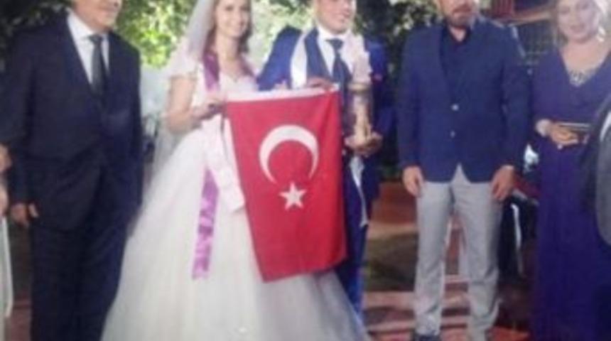 Doğan&rsquo;ın Kıydığı Nikahta C&uuml;zdanı Chp&rsquo;li Erenkaya Verdi