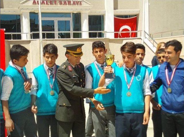 &Ouml;zalp İl&ccedil;esinde 19 Mayıs Coşkusu 2