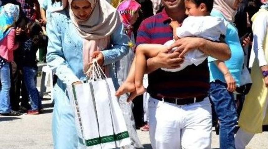 &Ccedil;ocuklar G&ouml;z Yaşları Arasında Erkekliğe İlk Adımı Attı