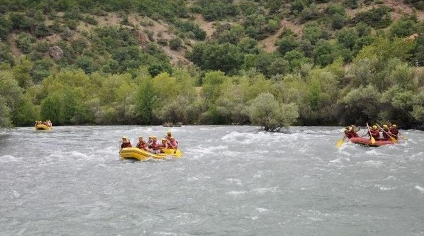 Tunceli&rsquo;de 19 Mayıs Rafting Etkinliği İle Kutlandı