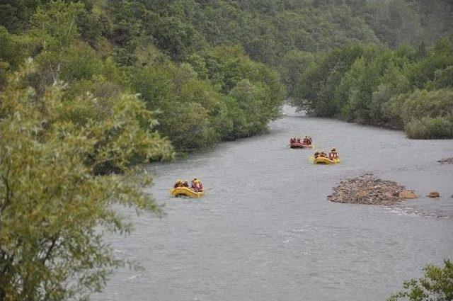 Tunceli’de 19 Mayıs Rafting Etkinliği İle Kutlandı