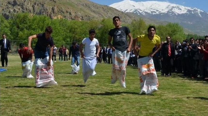 Adilcevaz&rsquo;da 19 Mayıs Coşkusu