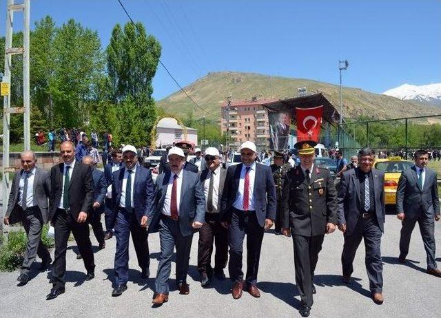 Adilcevaz’da 19 Mayıs Coşkusu