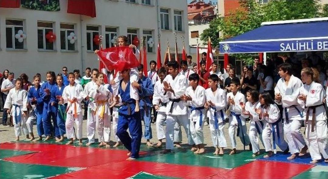 Salihli&rsquo;de 19 Mayıs Coşkusu