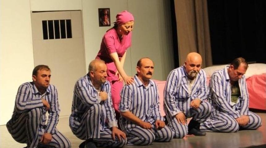Hastane &Ccedil;alışanlarına Tiyatro G&ouml;sterisi