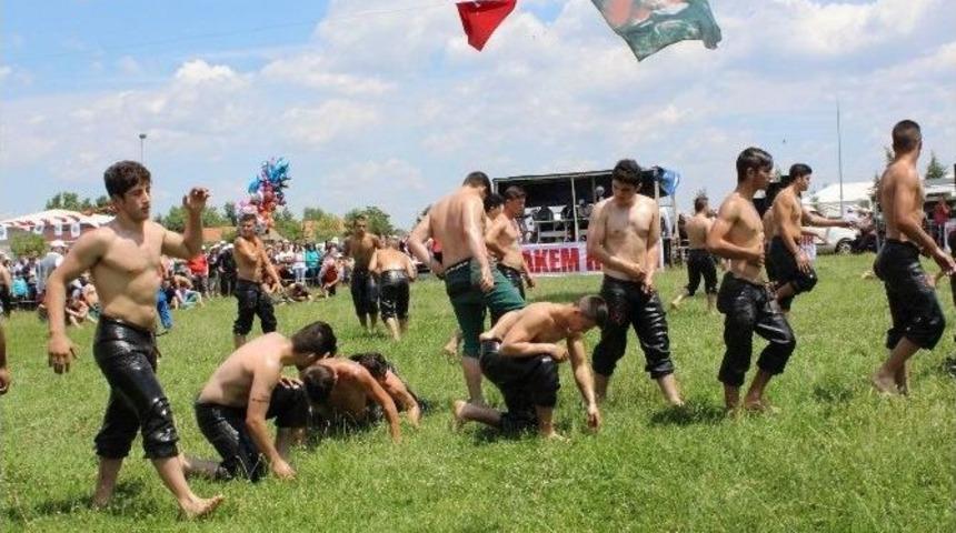 91.&rsquo;si D&uuml;zenlenen Kavasoğlu Ve Şamdancıbaşı İbrahim Yağlı G&uuml;reşleri Başladı