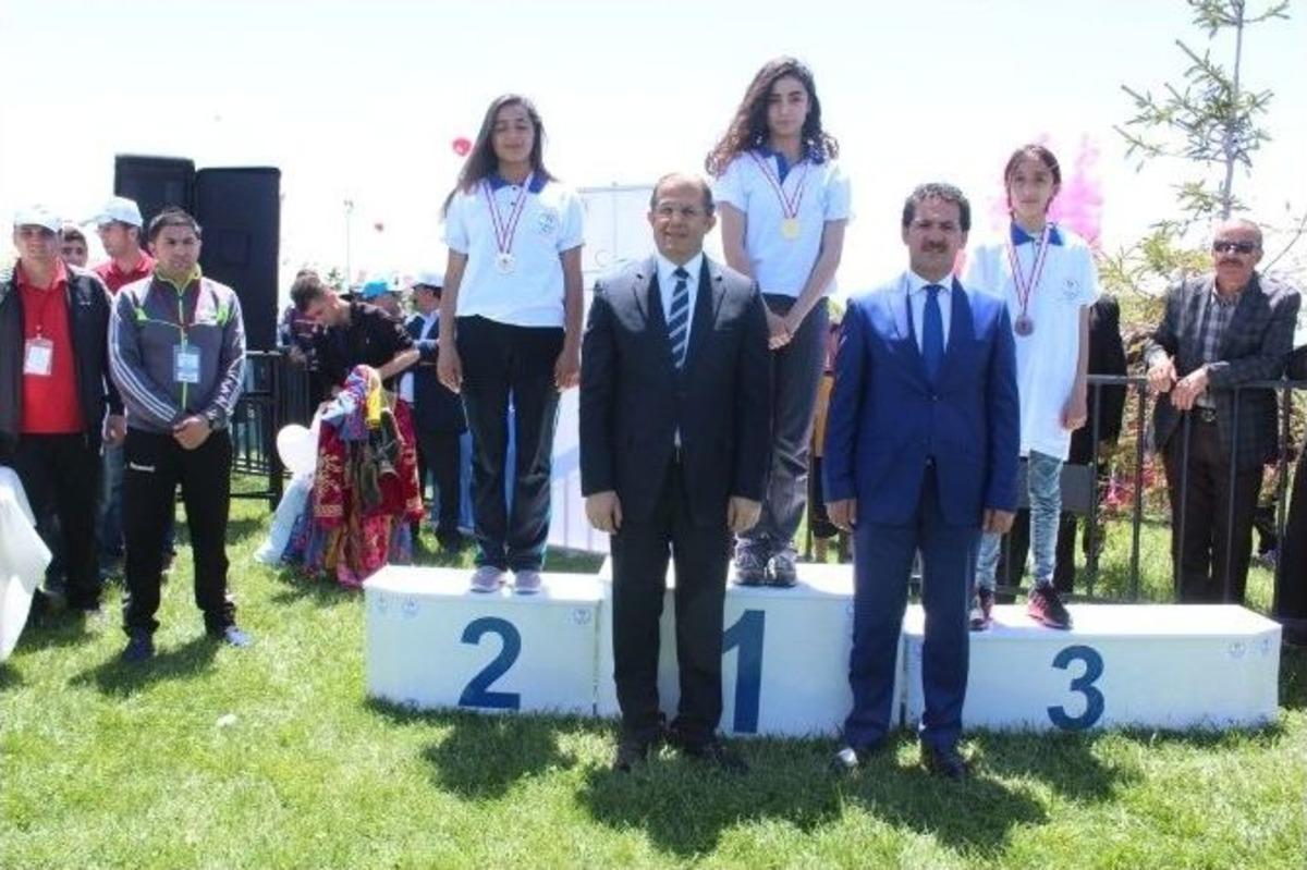 Van&rsquo;da 19 Mayıs Coşkusu