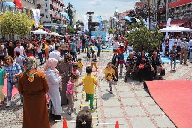 Edirne’de 19 Mayıs Kutlamaları Caddelere Taştı